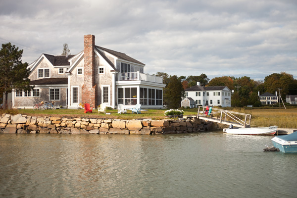 NEW ENGLAND COTTAGE